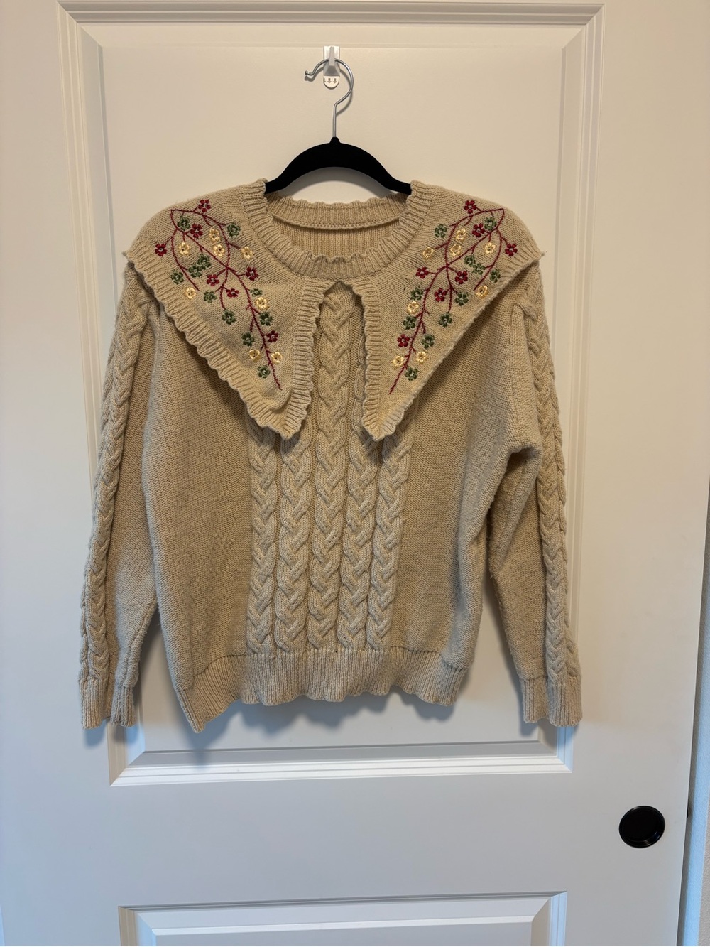 ROMWE Cream Cable Knit Sweater with Embroidered Scallop Collar